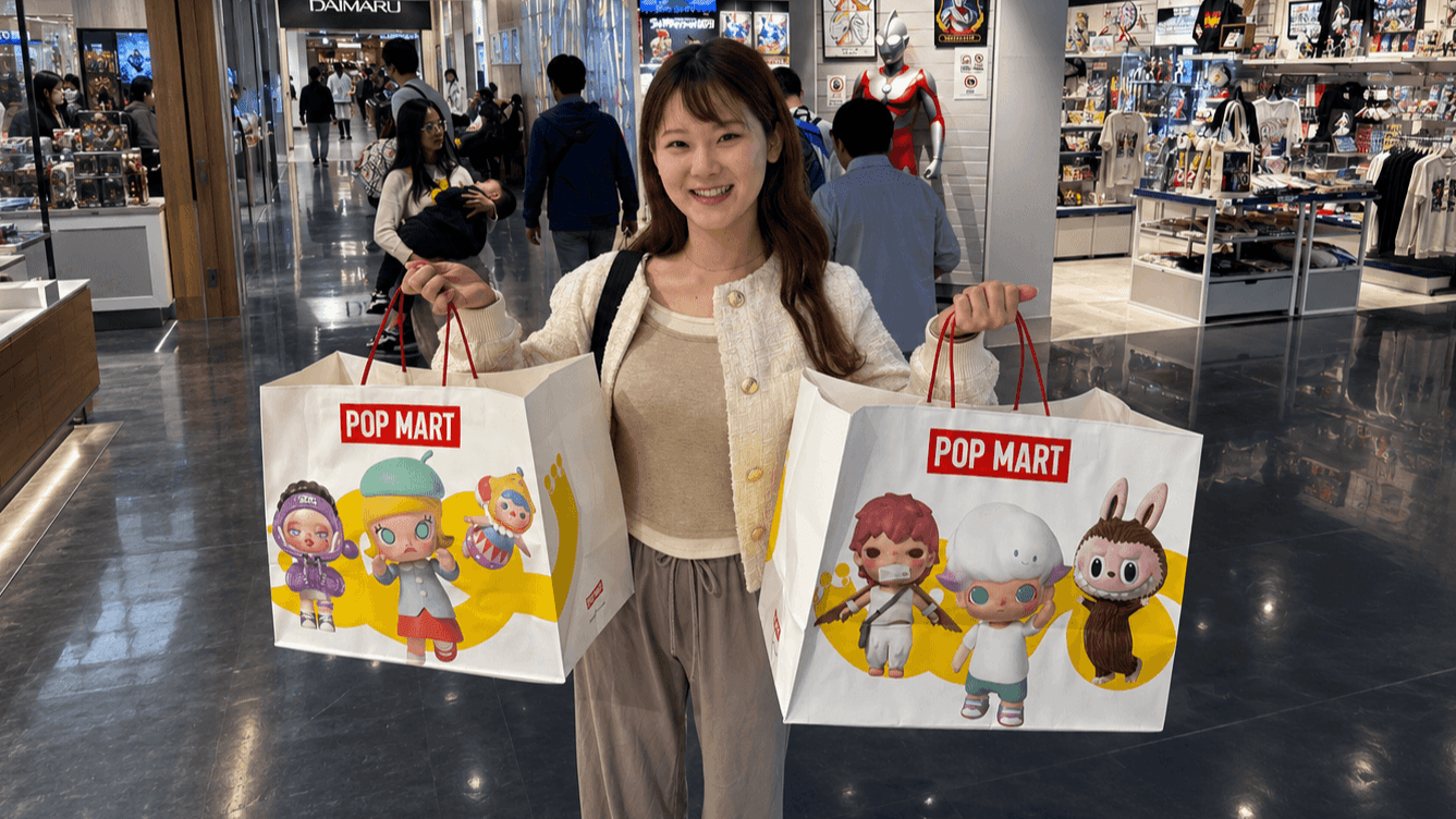 Aiyu Japan realizando compras en tiendas físicas y pop-up stores de Osaka